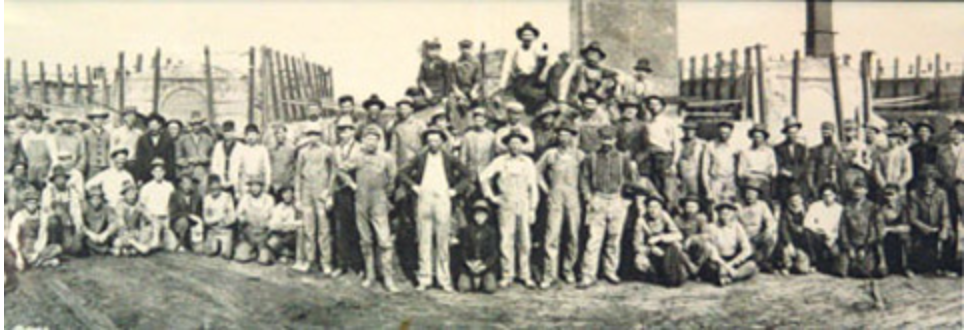 Workers at Thurber in the early 1900s